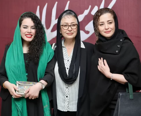 مراسم اکران فیلم کافه سلطان و آزیتا حاجیان روی فرش قرمز